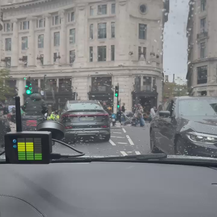 Blu Eye spotting unmarked police car 